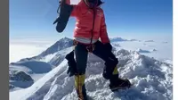 Kibarkan Merah Putih di Puncak Antartika, Putri Handayani Tinggal Taklukkan 1 Lagi Gunung Tertinggi Dunia