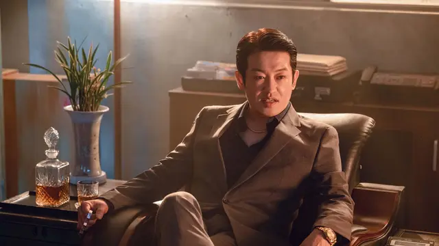 Heo Sung Tae dalam drakor Our Sticky Love. (dok Netflix via Soompi)