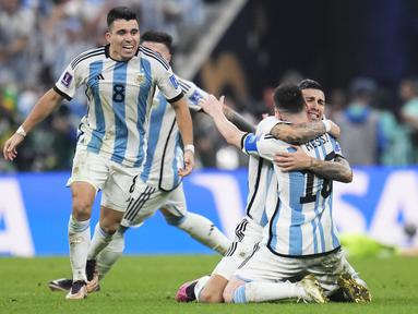 Timnas Prancis berhasil menahan imbang Timnas Argentina 2-2 dalam waktu normal pertandingan final Piala Dunia 2022 yang berlangsung di Lusail Stadium, Minggu (18/12/2022). Kylian Mbappe memborong dua gol dalam pertandingan ini. (AP Photo/Martin Meissner)