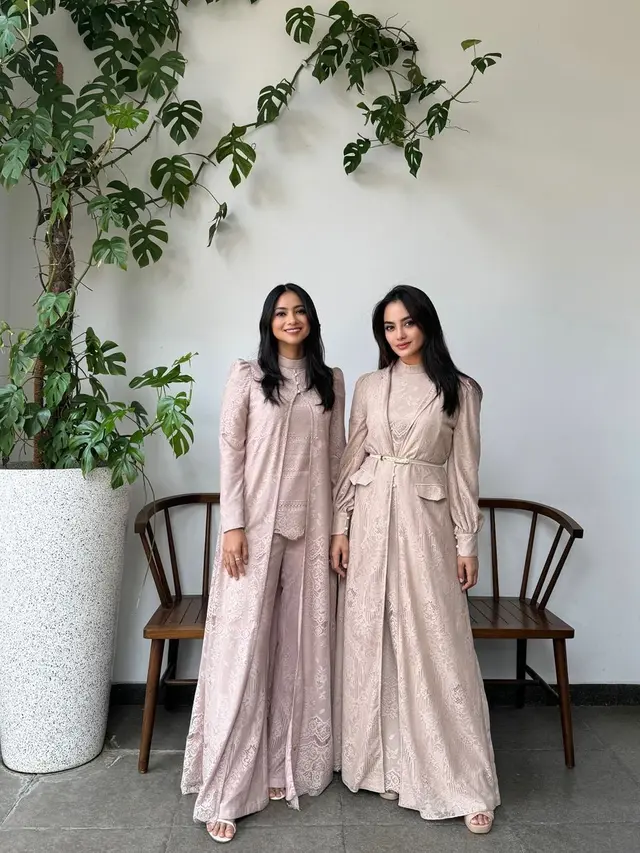 Tak Lagi Pakai Baju Shimmer, Ayu Ting-Ting, Fuji An hingga Ananda Omesh Pilih Busana Pastel Saat Idul Adha