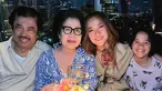 Inilah momen ketika Bunga Citra Lestari merayakan ulang tahun sang ibunda, Emmy Syarif. Perayaan tersebut digelar secara intimate bareng keluarga. Tampak Muchlis Rusli sang ayah dan Noah Sinclair putra semata wayangnya hadir di tempat perayaan. (Liputan6.com/IG/@bclsinclair)