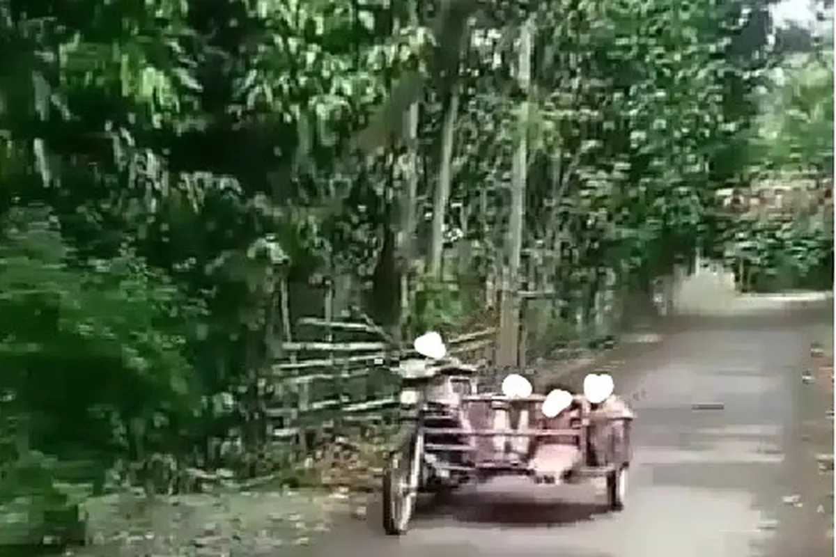 Bocah Zaman Now, Ajak Teman-temannya Naik Motor