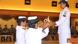 Citizen6, Surabaya: Prosesi tradisi penerimaan yang berlangsung sederhana dipimpin langsung Perwira Koordinator Kowal Wilayah Surabaya Kolonel Laut (KH/W) AV. Suahardiningsih. (Pengirim: Penkobangdikal)