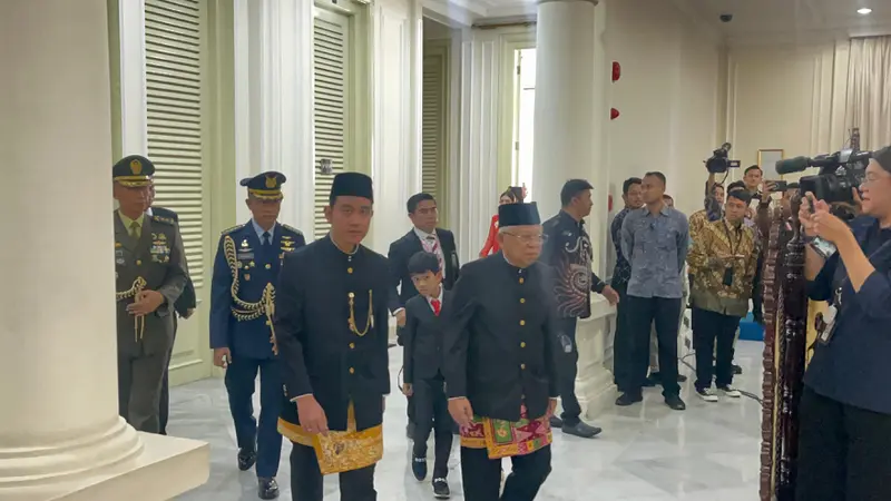 Wakil Presiden (Wapres) RI Gibran Rakabuming Raka, tiba di Istana Wakil Presiden di Jalan Medan Merdeka, Jakarta Pusat, Minggu (20/10/2024) (Liputan6.com/Winda Nelfira)