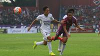 Persik Kediri menang tipis 1-0 atas Celebest FC di Stadion Brawijaya, Kediri, Minggu (16/10/2016). (Bola.com/Robby Firly)