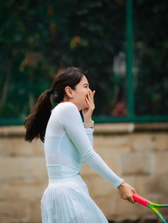 Ekspresi Dian Sastrowardoyo ketika melakukan kesalahan kecil ini lucu. Dan hal itu mengundang komentar netizen [Instagram/therealdisastr]