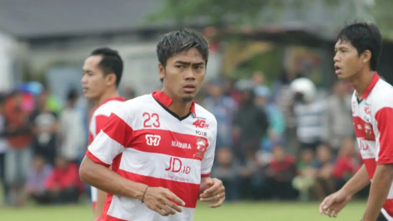 Andik Rendika Rama memilih tinggalkan Persija Jakarta demi neneknya