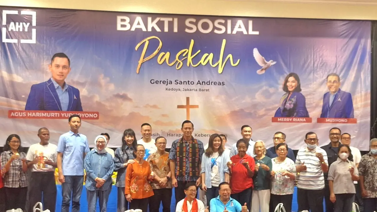 Ketua Umum Partai Demokrat Agus Harimurti Yudhoyono (AHY) menggelar bakti sosial menggunakan hasil lelang lukisan sang ayah Presiden ke-6 RI SBY.