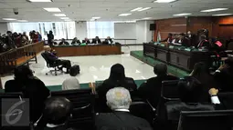 Suasana persidangan OC Kaligis dengan agenda pengajuan keputusan sela di Pengadilan Tipikor, Jakarta, Kamis (22/9/2015). Majelis Hakim menolak nota keberatan Kaligis karena dalih yang disampaikan tidak relevan dengan KUHAP.(Liputan6.com/Andrian M Tunay)