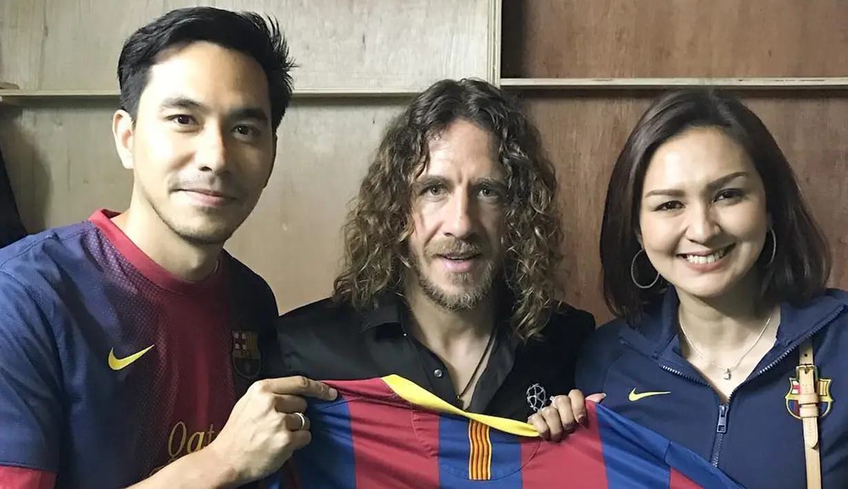 Di sela kesibukannya sebagai presenter acara bola, Donna adalah pendukung setia Bacelona bersama sang suami. (Liputan6.com/IG/Donna Agnesia)