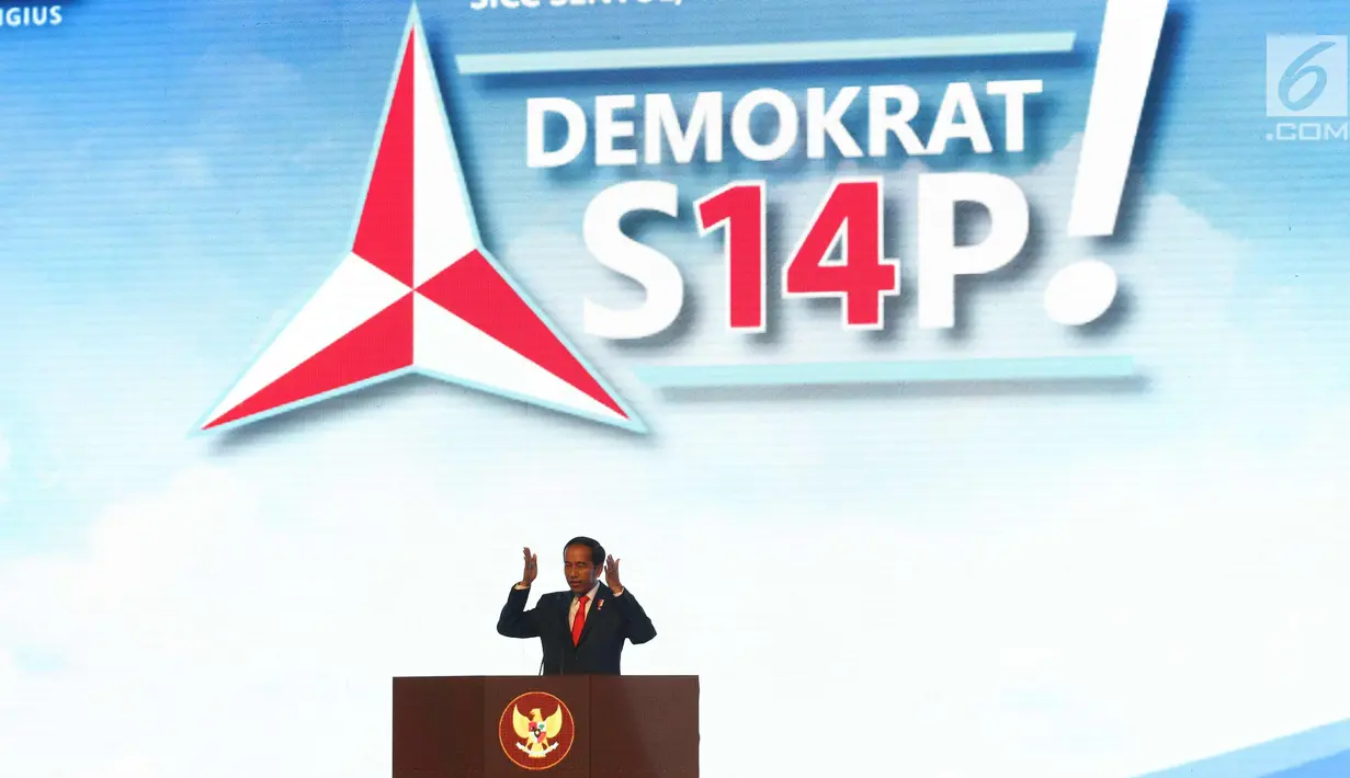 Presiden Joko Widodo memberi sambutan pada Rapimnas Partai Demokrat di Bogor, Jawa Barat, Sabtu (10/3).  Rapimnas Partai Demokrat yang bertemakan "Demokrat S14P!", membahas persiapan pemilu partai demokrat di 2019. (Liputan6.com/Angga yuniar)