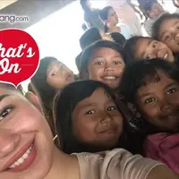 Ariel Tatum Turun ke Kolong Jembatan