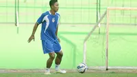 Hermawan, kapten Persipasi Bandung Raya yang asli Malang lebih nyaman membela klub asal kampung halaman, Arema Cronus. (Bola.com/Kevin Setiawan)