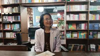 Lewat Buku, Dokter Caroline Ajak Perempuan Peduli Kesehatan Organ Reproduksi