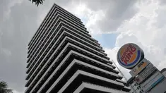 Terjadinya ledakan bom di depan Gedung Sarinah membuat sejumlah pusat perbelanjaan (mal) di ibukota meningkatkan keamanannya ke level siaga 1. Hal ini dilakukan untuk memastikan keamanan ‎para pengunjung mal.