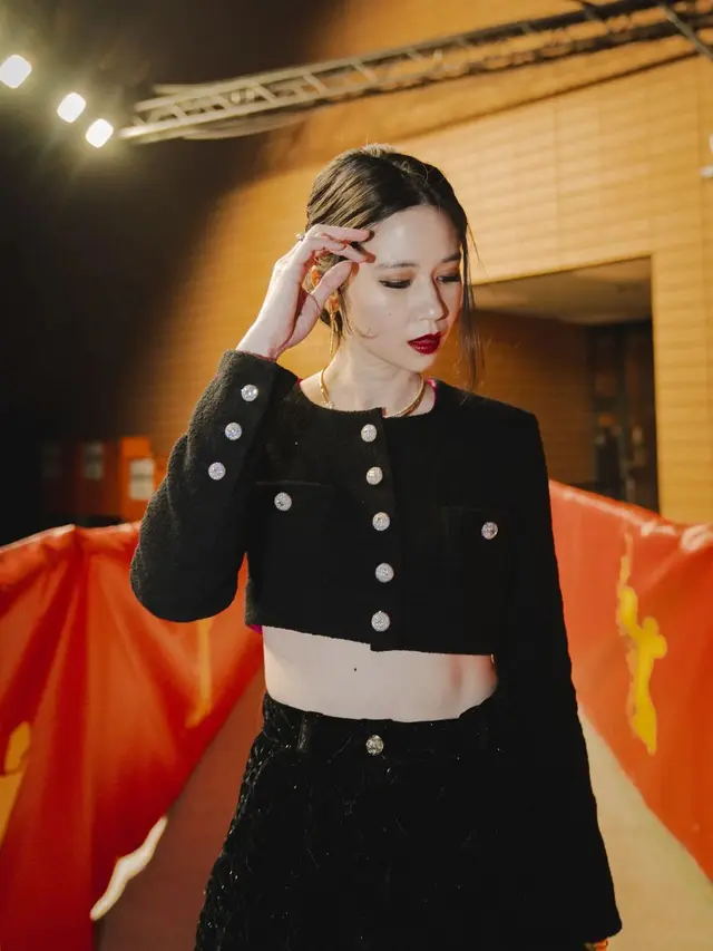 7 Potret Laura Basuki di Berlin, Raih Penghargaan di Berlinale Film Festival 2022