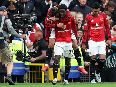 Manchester United berhasil meraih kemenangan penting saat menjamu Liverpool di Stadion Old Trafford, Minggu (3/5/2026) malam WIB. Kejar mengejar gol terjadi, namun gol Kobbie Mainoo memastikan tiga poin krusial buat Setan Merah. (AFP/Darren Staples)