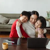 Ilustrasi Anak dan Orangtua Credit: pexels.com/KetutS