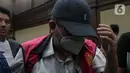 Sebelumnya, Jaksa Penuntut Umum (JPU) menuntut Erintuah Damanik dan Mangapul dengan pidana penjara masing-masing selama 9 tahun serta denda sebesar Rp750 juta subsider kurungan selama 6 bulan. (Liputan6.com/Herman Zakharia)
