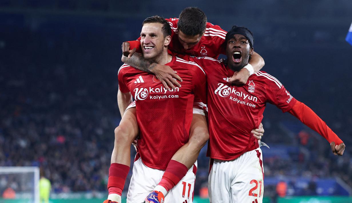 Chris Wood dan kawan-kawan tercatat hanya sekali kalah dari lima laga terakhir. Mereka dua kali menang dan imbang. (AFP/Darren Staples)