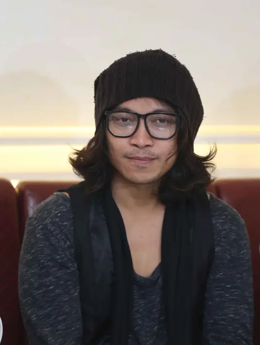 "Yang namanya kerusakan udah pasti kita di luar batasan normal. Semoga aja kita hidup ini harus sama dengan koridornya. Intinya sih saya berada di koridor jalan Allah." kata Iman di Cilandak Town Square, Jakarta Selatan. (Nurwahyunan/Bintang.com)