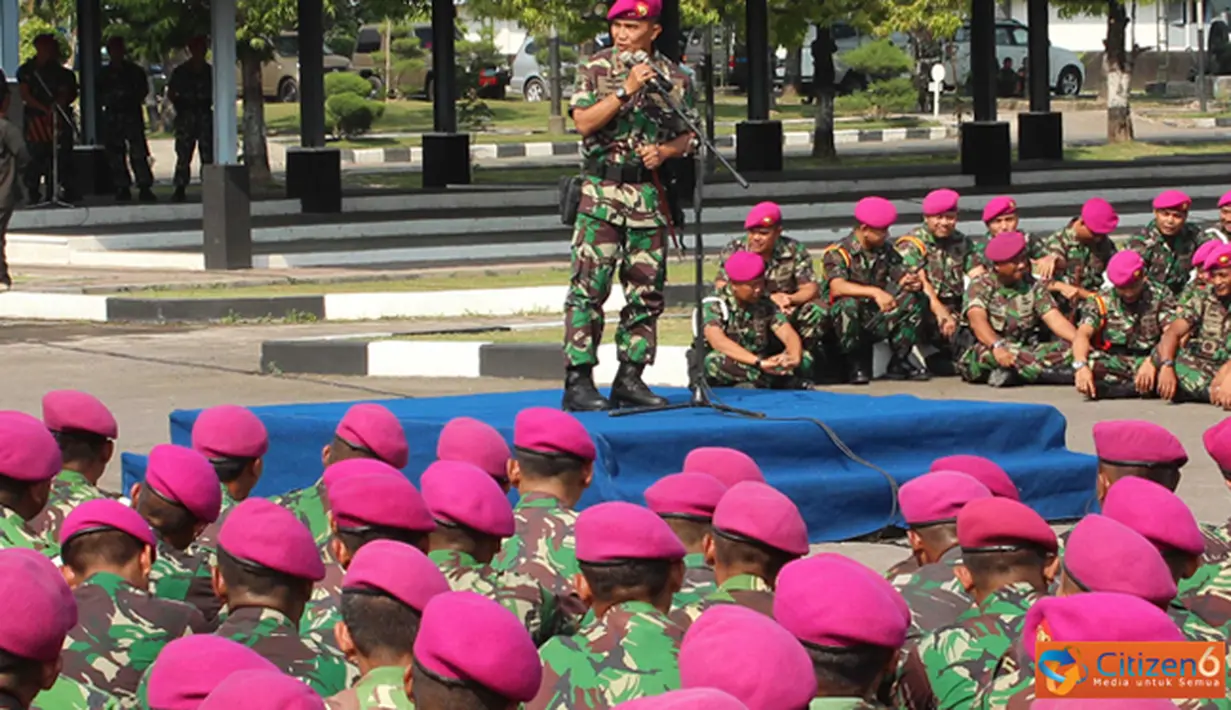 Citizen6, Surabaya: Sekitar 2500 prajurit  Marinir Wilayah Timur melaksanakan apel gabungan yang diterima langsung oleh Komandan Korps Marinir Mayjen TNI (Mar) A. Faridz Washington di Bhumi Marinir Karangpilang Surabaya, Selasa (9/12). (Pengirim: Diyat Ak