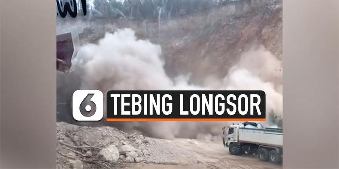 VIDEO: Detik-Detik Truk Tambang Nyaris Tertimbun Longsor