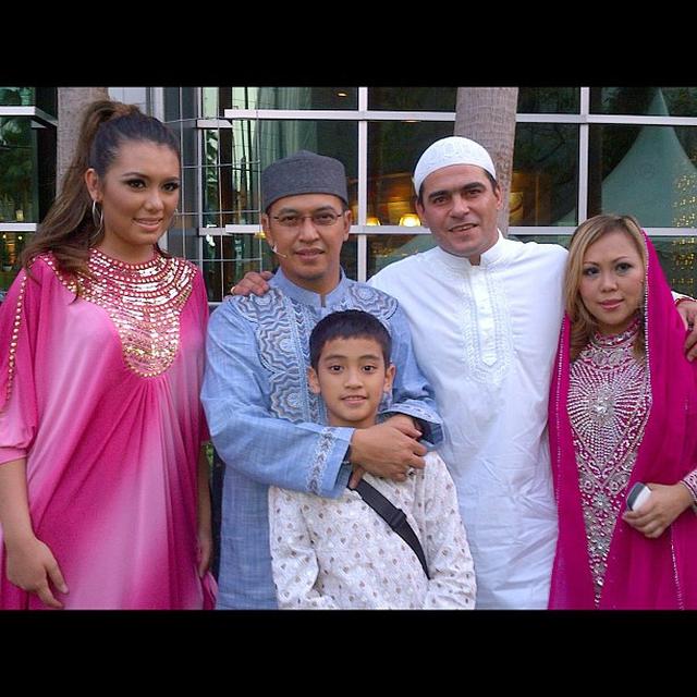 10 Tahun Kepergian Uje, Ini 6 Potret Lawas Abidzar Al Ghifari dan Mendiang Ayahnya