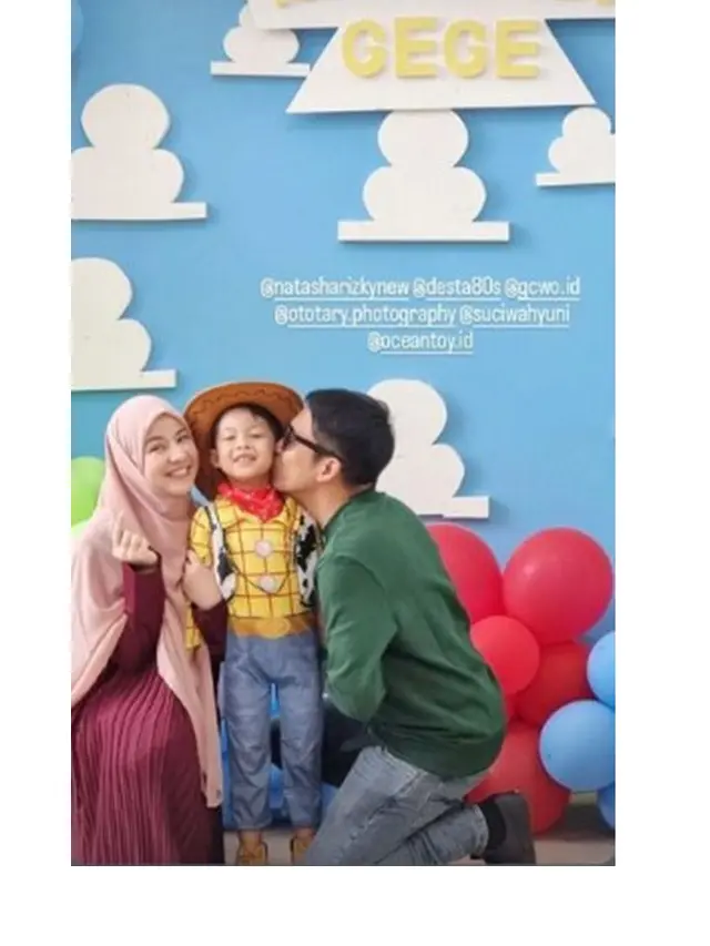 7 Potret Desta dan Natasha Rizy Gelar Syukuran Khitanan Anak, Tampil Kompak