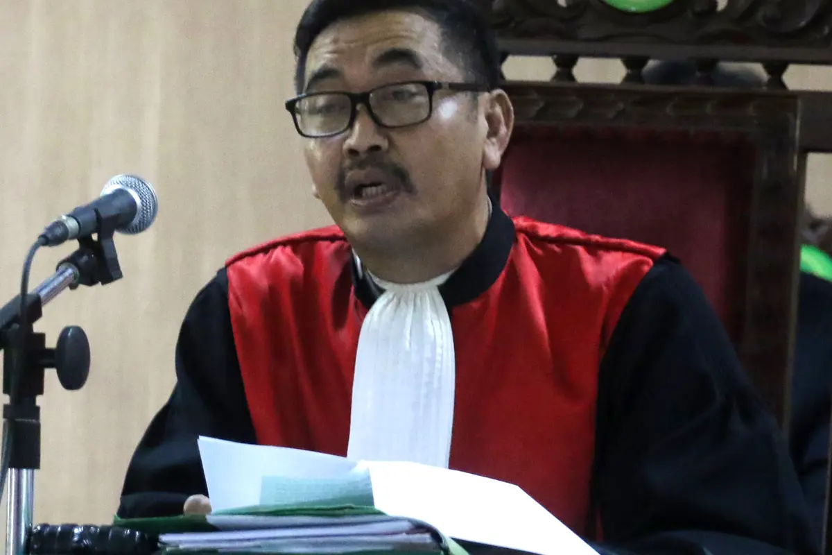 Sah, Ahok - Veronica Resmi Bercerai