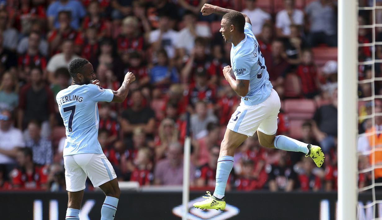 Pemain Manchester City, Gabriel Jesus (kanan) merayakan gol ke gawang AFC Bournemouth pada lanjutan Premier League di Vitality Stadium, Bournemouth, (26/8/2017). (Steven Paston/PA via AP)