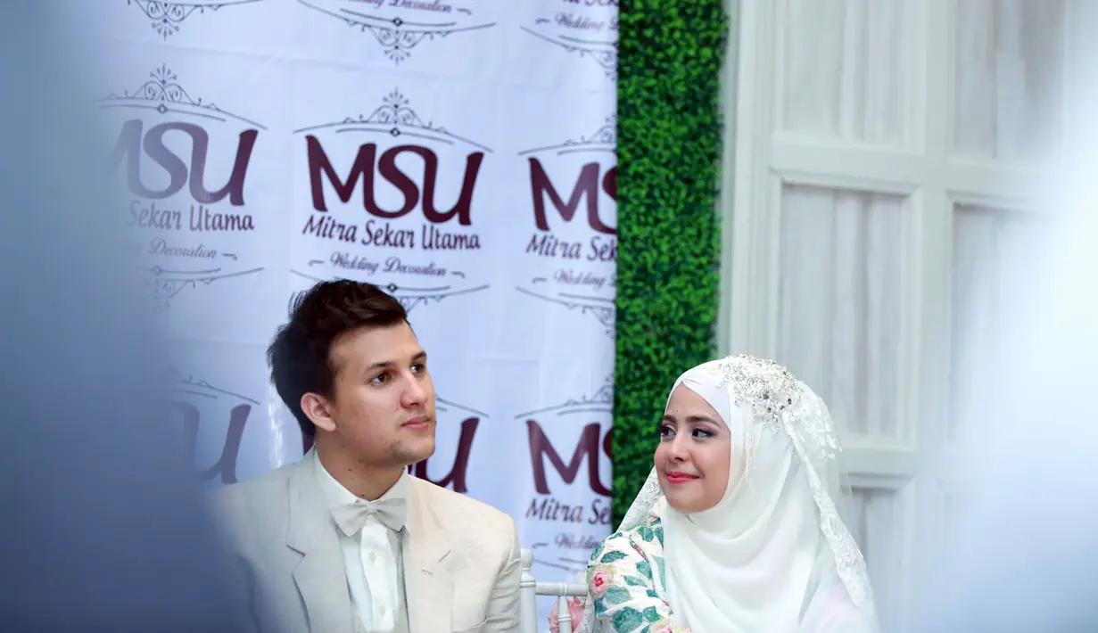 Sayang... balas senyumku dong. (M. Akrom Sukarya/Bintang.com)