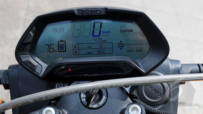 Penampakan spedometer Zero DS, Jakarta, Selasa (17/3/2015). Keberadaan Zero akan menjadi alternatif bagi penggemar roda dua. (Liputan6.com/Faisal R Syam)