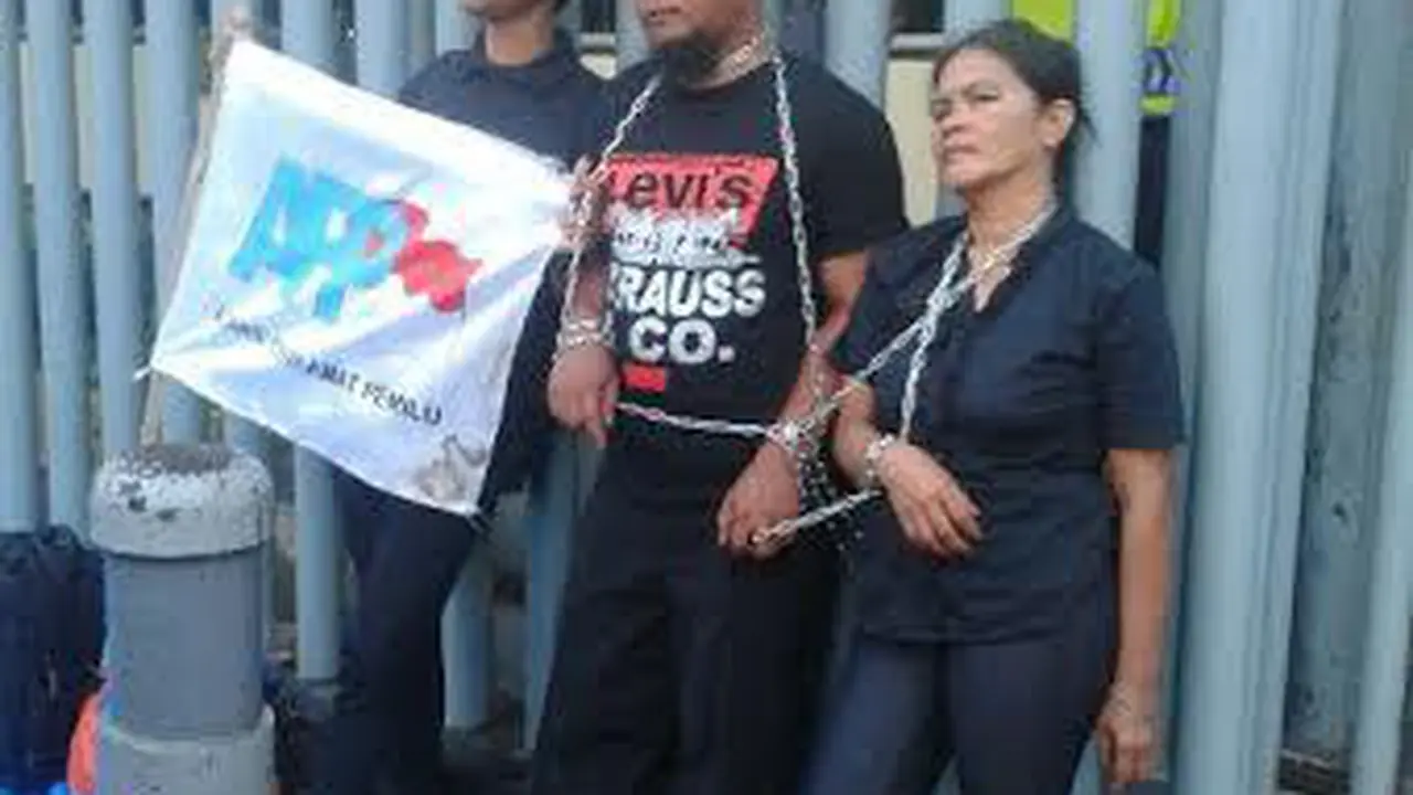 Aksi pasung diri 
