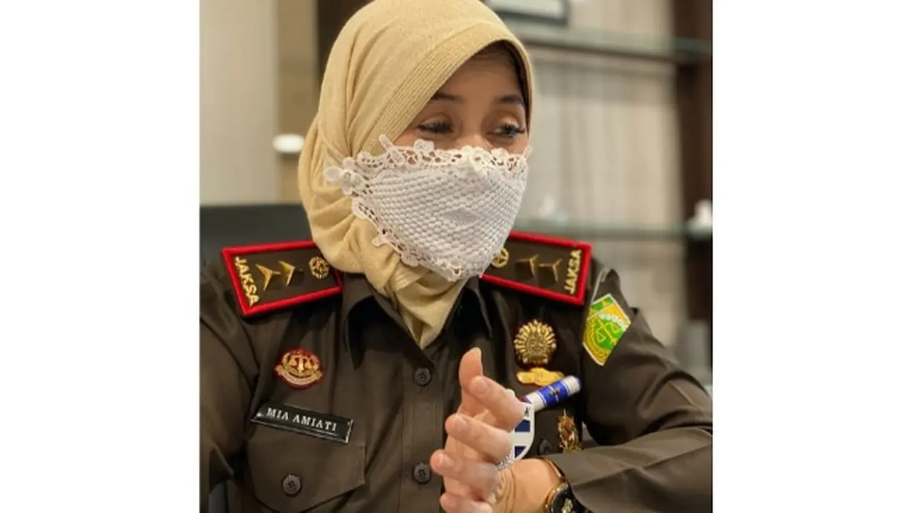 Kepala Kejati Riau Dr Mia Amiati.