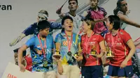 Dengan gelar juara Daihatsu Indonesia Masters 2022 yang merupakan kategori BWF World Tour super 500, Chen Qing Chen/Jia Yi Fan berhak atas trofi dan hadiah uang senilai 28.440 US Dollar, sementara Apriyani/Siti Fadia sebagai runner-up mendapat 13.680 US Dollar. (Bola.com/Ikhwan Yanuar)