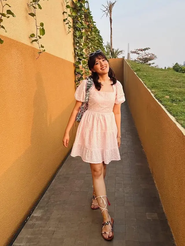 Ify Alyssa Kenakan Mini Dress. [@ifyalyssa]