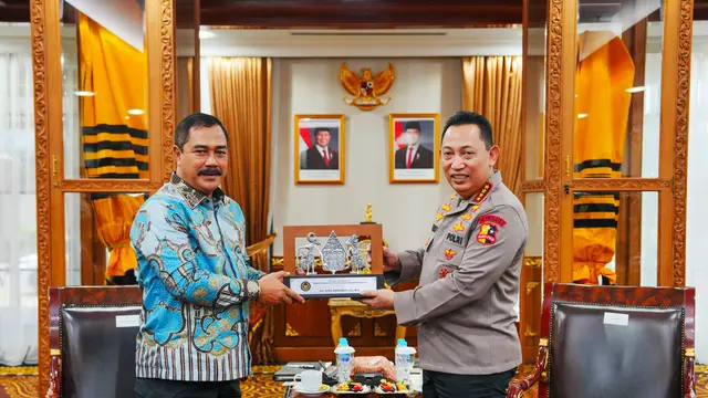 Kapolri Jenderal Listyo Sigit Prabowo menerima audiensi dari Menteri Imigrasi dan Pemasyarakatan (Imipas) Agus Andrianto, beserta jajarannya, Jumat (14/2/2025).