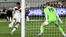 Pada menit ke-18 Manchester United akhirnya unggul 1-0 melalui Anthony Martial. Kerjasama Tyrell Malacia dengan Diogo Dalot mampu diselesaikan Anthony Martial dengan sepakan dari jarak dekat setelah sebelumnya bola sempat dikontrol dengan dadanya. (AFP/William West)