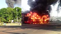Bus Transjakarta Terbakar di Halte Kampus Al Azhar
