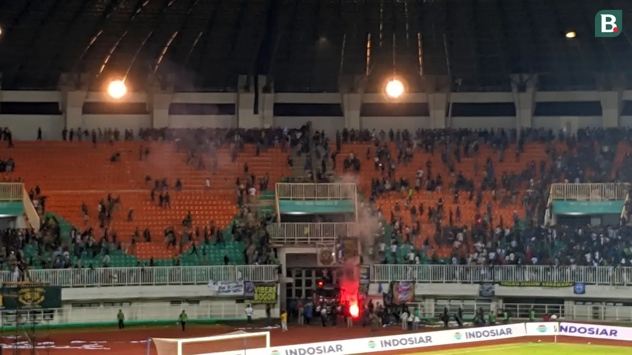 Suporter di Stadion Pakansari
