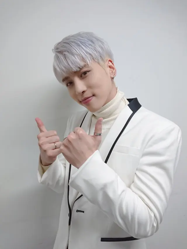 [Bintang] Sebulan Setelah Meninggal Dunia, SM Entertainment Rilis Album Jonghyun