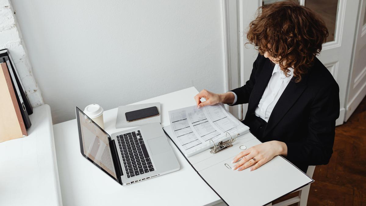 4 Zodiak yang Justru Paling Produktif saat Dikejar Deadline