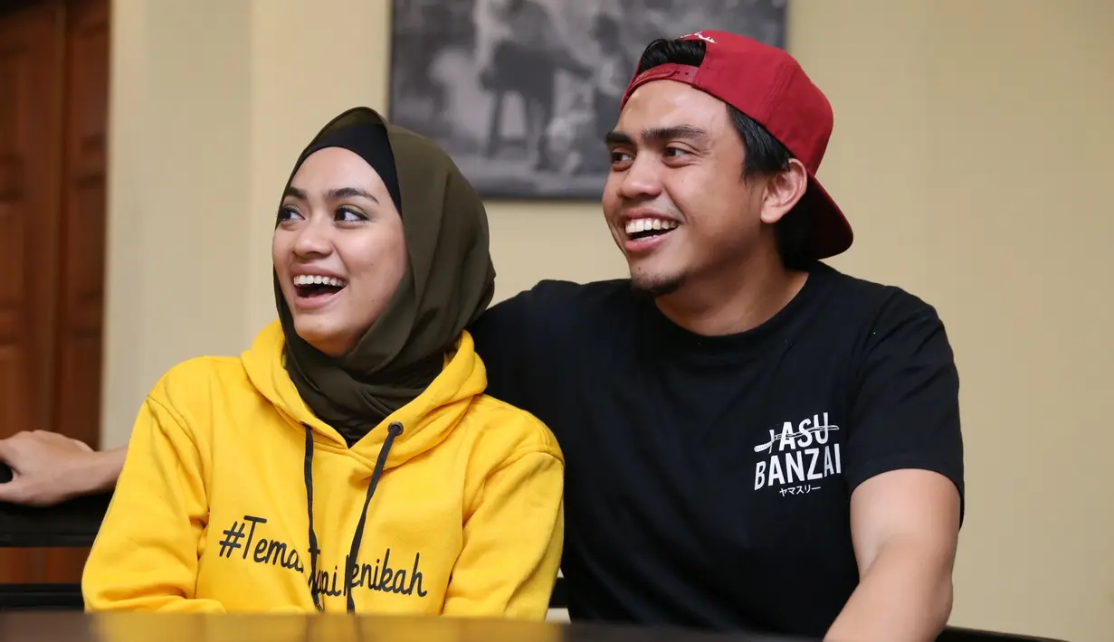 Dalam acara tersebut, baik Ayudia dan Ditto serta sang buah hati terlihat hadir. Pasangan ini mengaku pasrah saat kisah cintanya yang berawal dari teman diangkat ke layar lebar. (Nurwahyunan/Bintang.com)