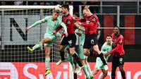 AC Milan menutup paruh pertama pertandingan dengan dua gol tambahan dari Tijjani Reijnders di menit ke-44 dan Ruben Loftus-Cheek (45+1). (GABRIEL BOUYS/AFP)