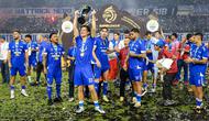 Thom Haye turut membawa Persib Bandung meraih gelar juara BRI Super League musim ini, Sabtu, (24/05/2026) malam WIB. Persib sukses menutup musim dengan bercokol di puncak klasemen akhir liga dan mendulang 79 poin, hanya unggul selisih gol atas Borneo FC di tempat kedua. (Bola.com/Bagaskara Lazuardi)