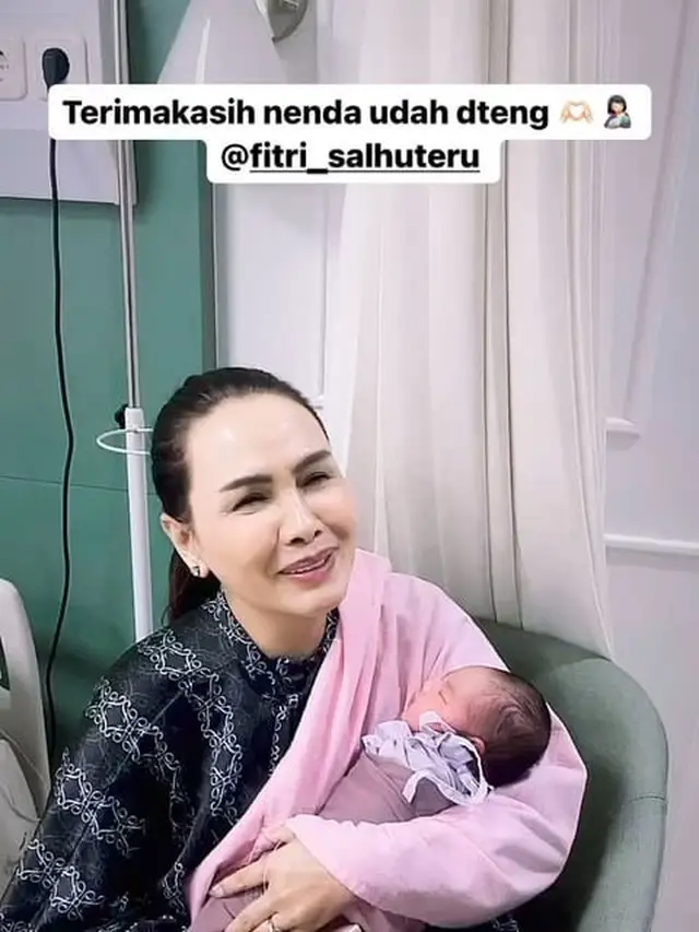 Ditemani Dewi Perssik, Ini 7 Momen Rosa Meldianti Lahirkan Anak Pertama