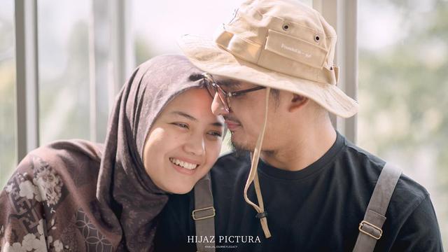 7 Potret Post Wedding Ricky Harun dan Herfiza, Romantis Bak Pasangan Muda