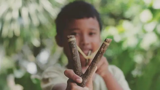 Permainan 90-an: Ketapel Kayu, Angry Bird Tradisional Indonesia