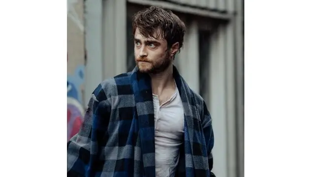 Daniel Radcliffe 'Harry Potter' Dikabarkan Positif Corona, Ini 6 Potret Terbarunya